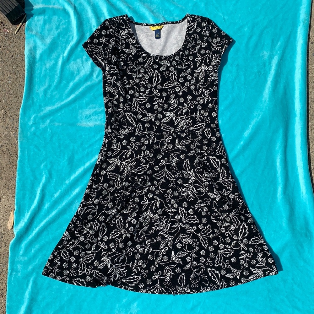 Women’s black and white dress
